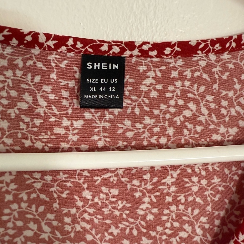 SHEIN Red Floral Button-up Blouse with Puff Sleeves, Size XL - Picture 2 of 4